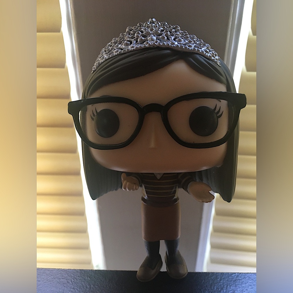 AMY FARRAH FOWLER from BIG BANG THEORY with tiara on FUNKO POP. No box, used